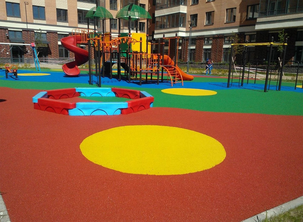 Детская площадка с бесшовным резиновым покрытием